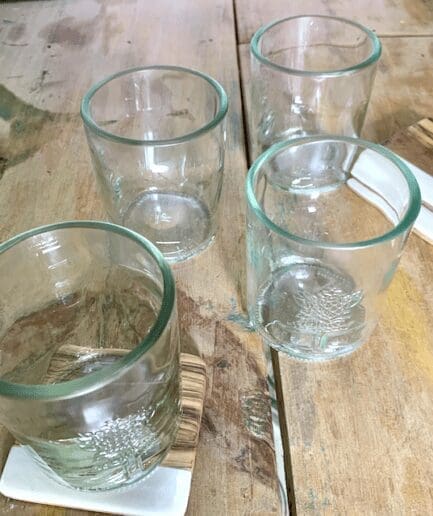 Clear tanqueray gin tumblers